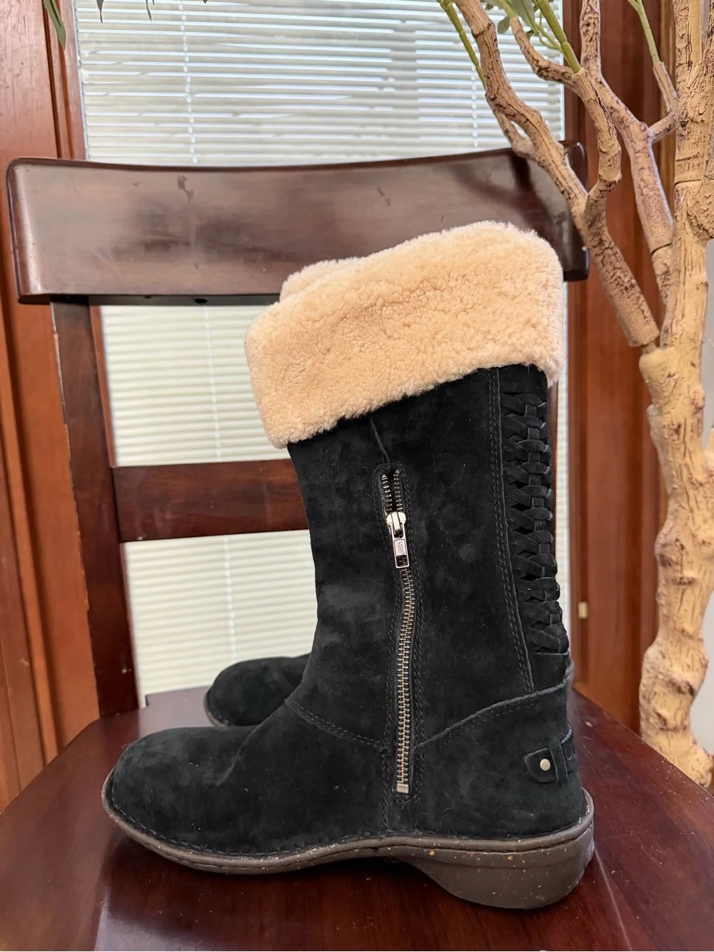 UGG Karyn Size 7 Side Zip Suede Sherpa Sheepskin Lining Boots Women's 1005449
